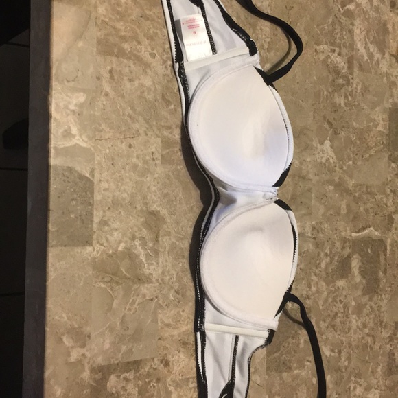 Striped swim suit top that has adorable back - Picture 2 of 4